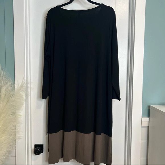 Eileen Fisher Woman Black & Tan Jersey Dress. Size 1X. - Picture 3 of 10